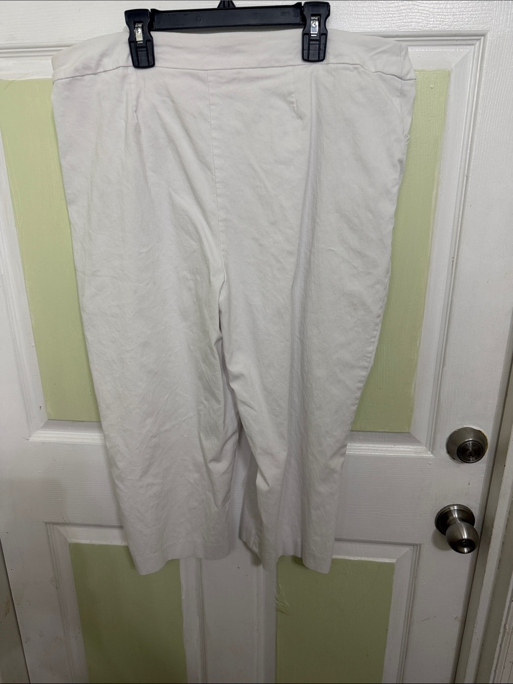 Women’s White Capris - Classic Comfort - Picture 7 of 7